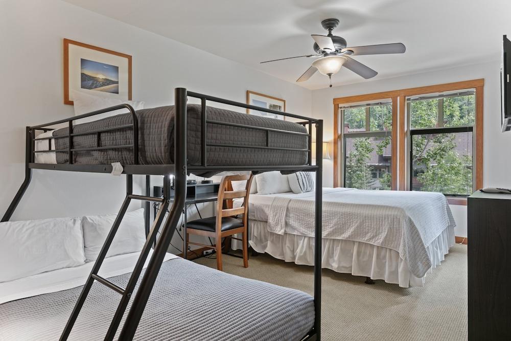 1404 - Two Bedroom Standard Eagle Springs West 2 Condo by RedAwning