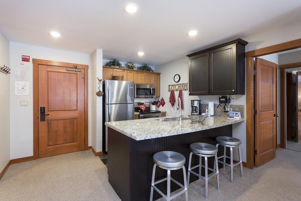 2403 - Two Bedroom Deluxe Eagle Springs East 2 Condo by RedAwning