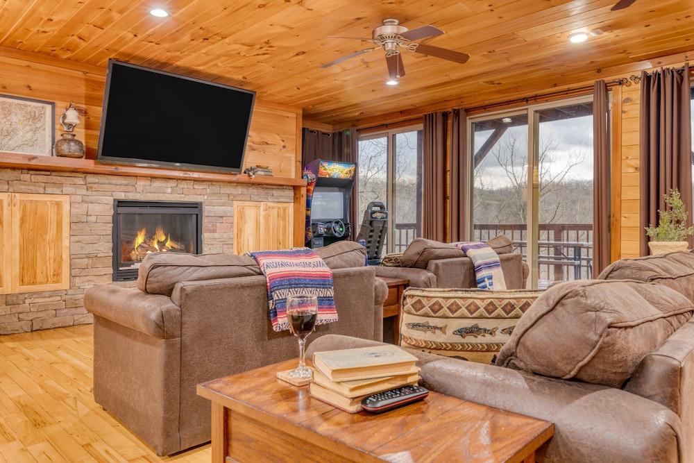 Thunder Mountain by Avantstay Views + Hot Tub