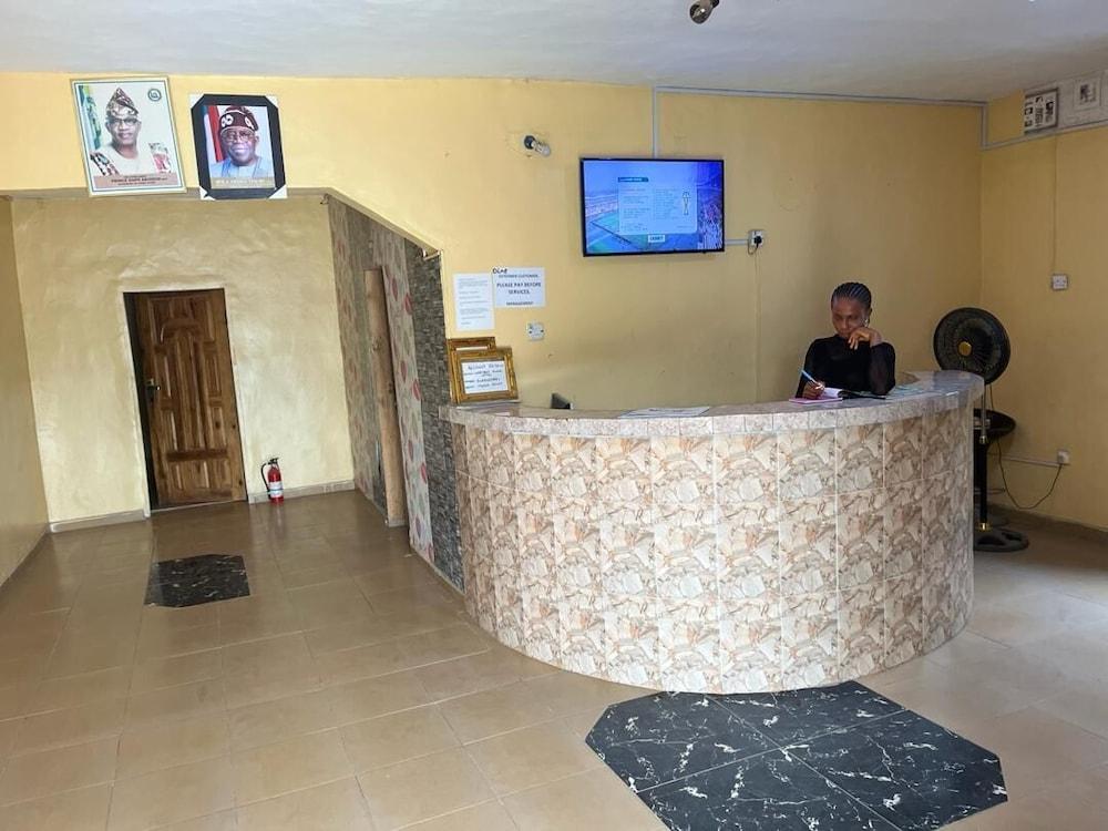 Lorrybee plaza Hotel