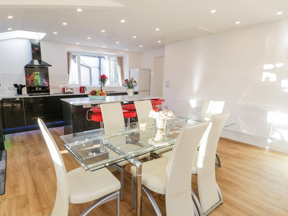 The Cottage at Cromlech Manor Farm