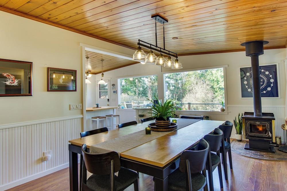 Puget Sound Cottage w/ Private Community Beach!