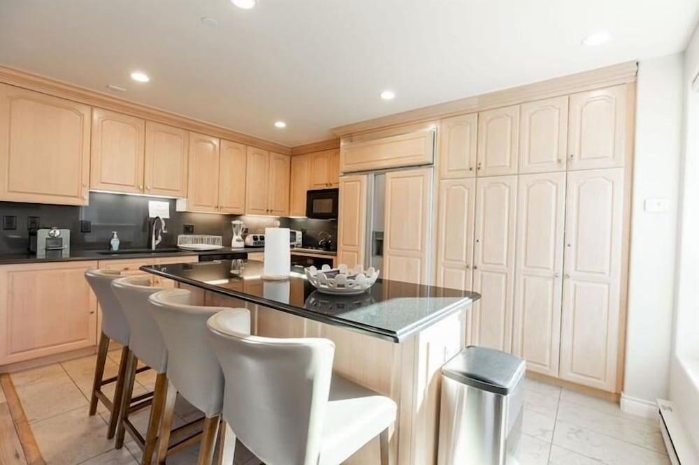 Northwoods E311 5 Bedroom Condo by RedAwning