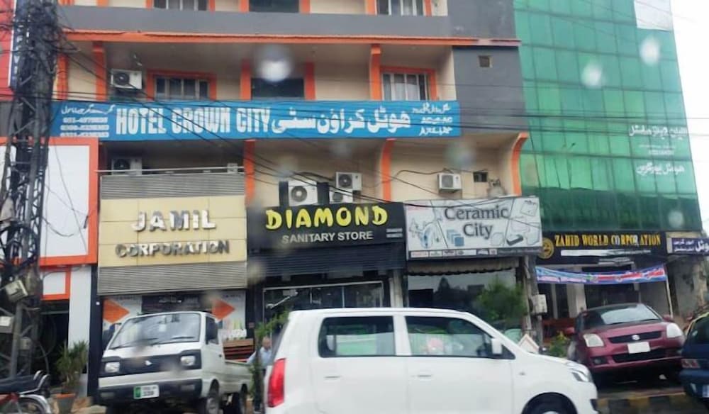 Hotel Crown City