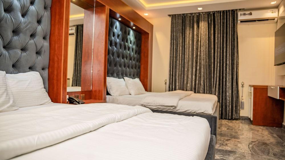 Perly Gate Residence