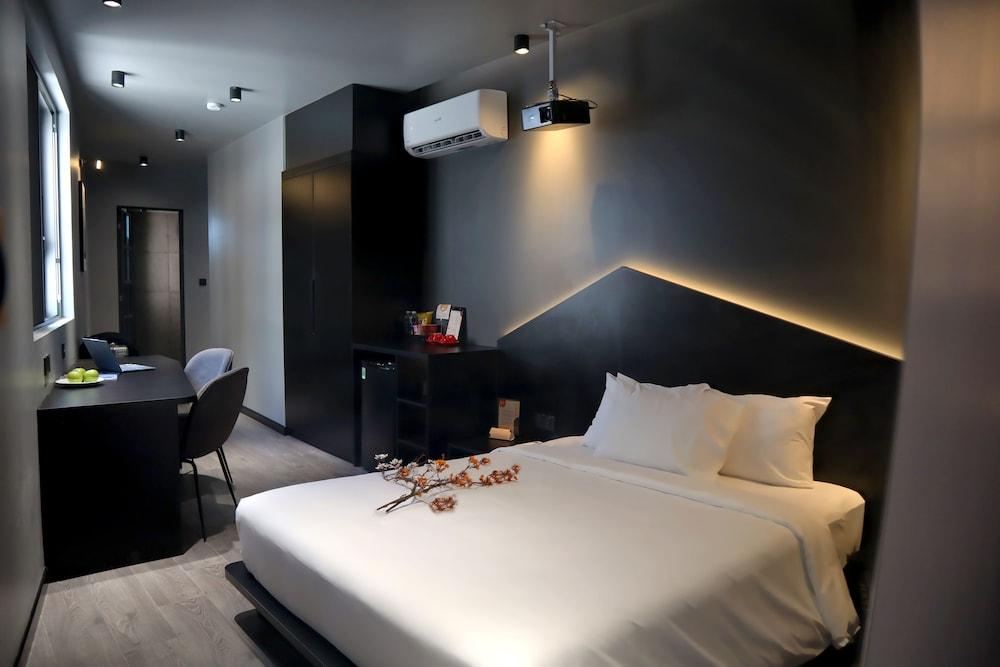 Kin Wander Tan Binh, The Mountain