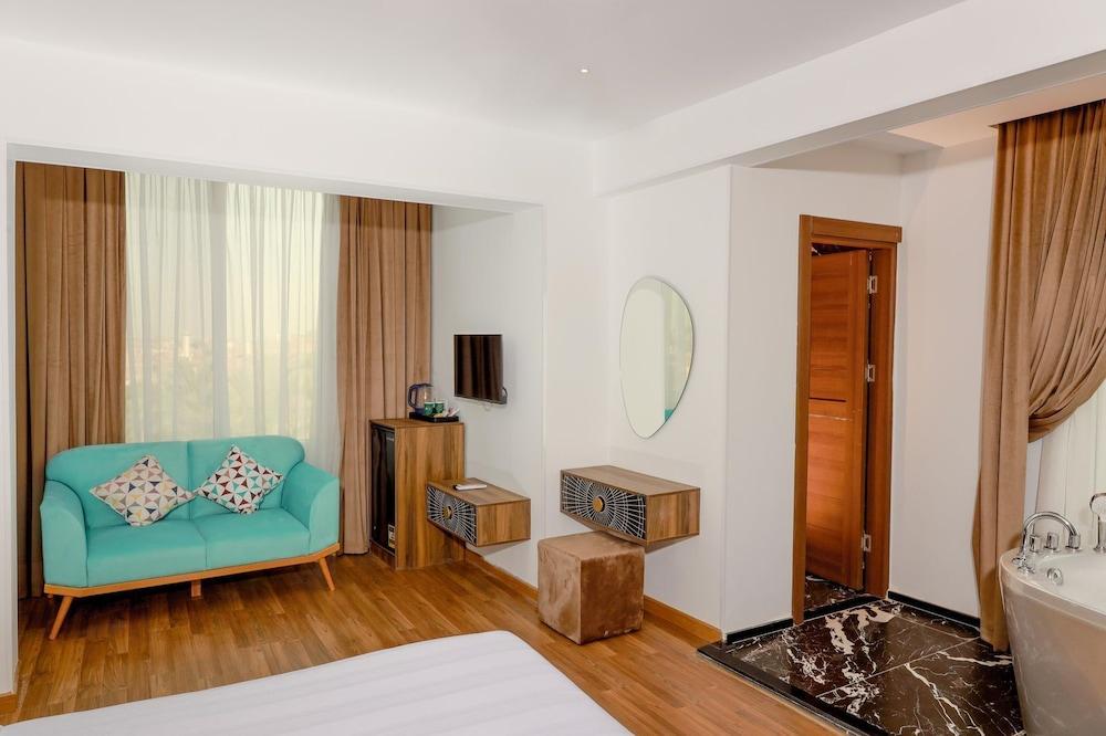 Guest House Paradise Top Roof Pyramids View