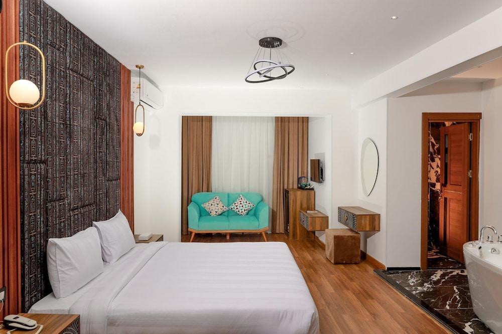 Guest House Paradise Top Roof Pyramids View