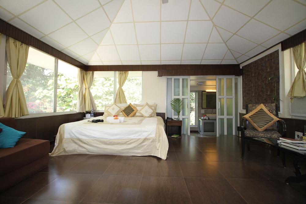 Village Machaan Resort