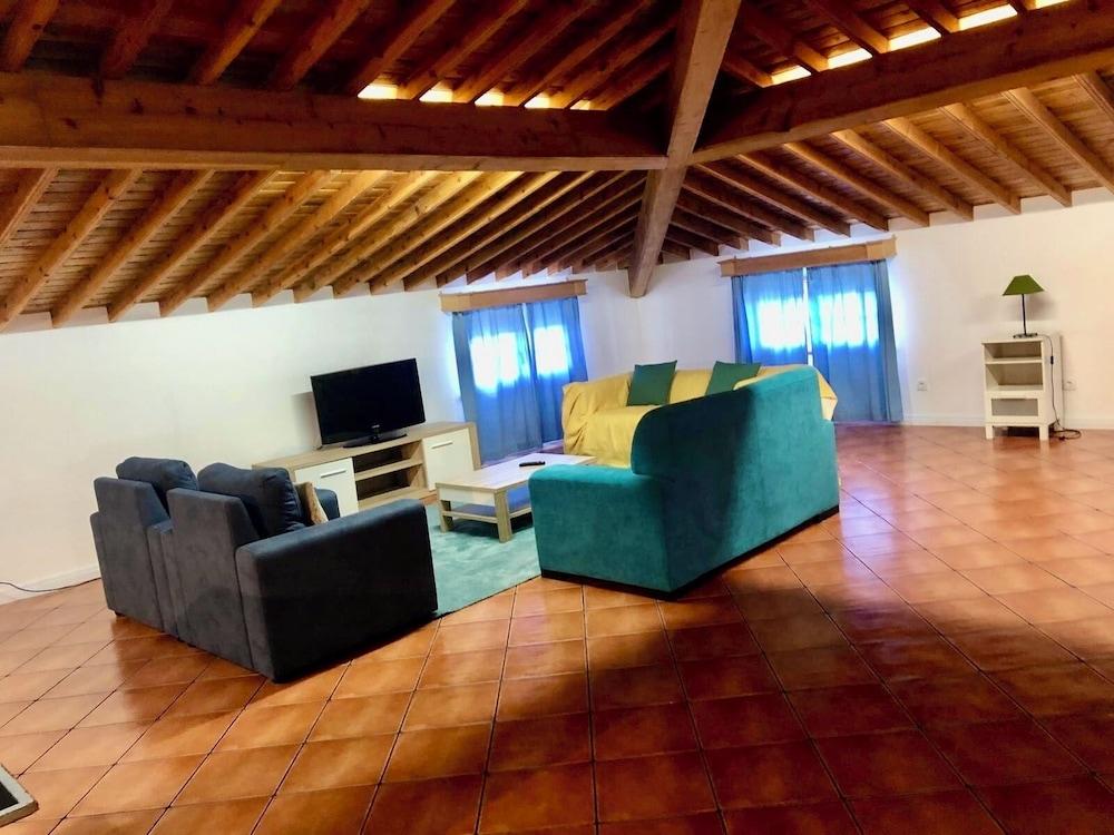 Spacious, Garden, and Private Parking