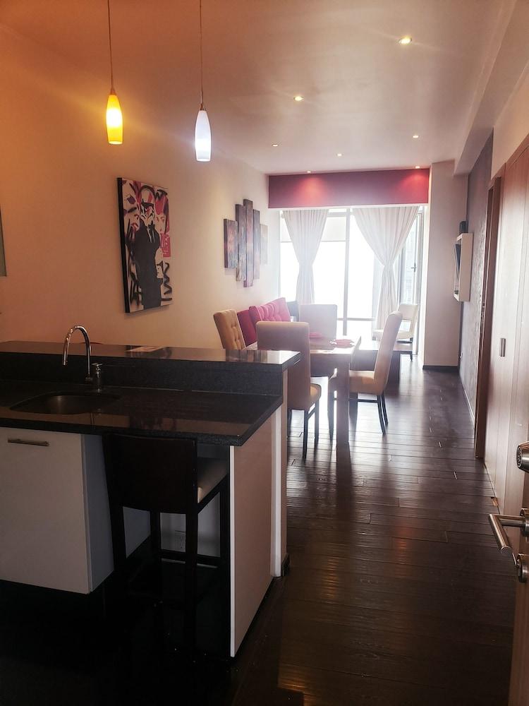 The Plaza Residenses