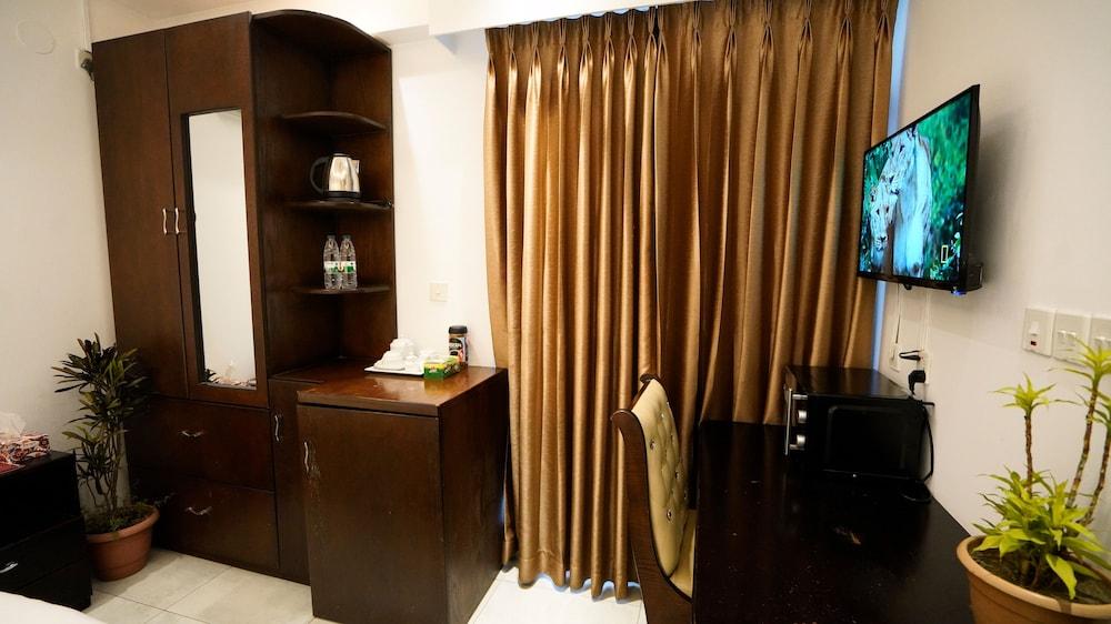 Xpressmall Hotels & Resorts