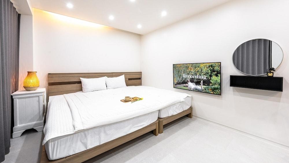 Gyeongju EL Poolvilla Pension