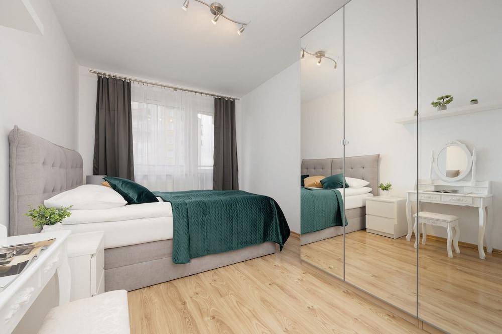 Apartment With Two Balconies by Renters