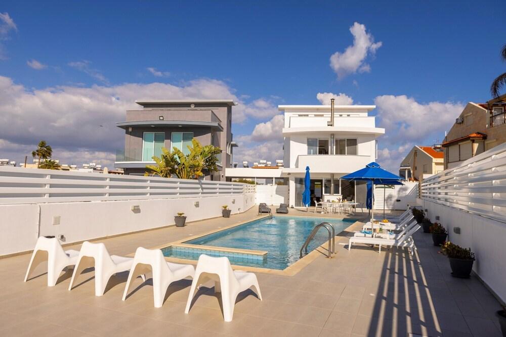 Faros Seaside Villa Larnaca