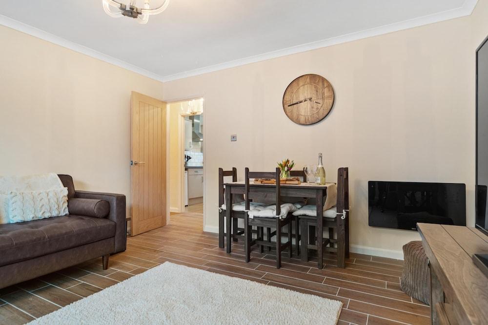 Monkstone Court - Close to Village and Beach