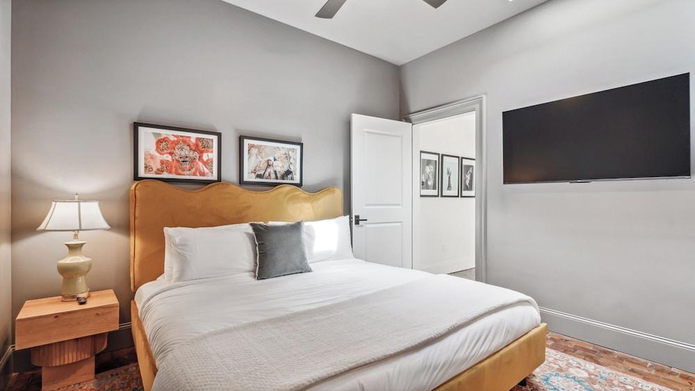 The Mary Beth Hotel & Gallery