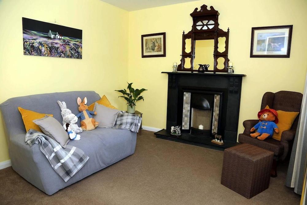 3 Bed Farmhouse - Sleeps 6 - Wifi - Parking