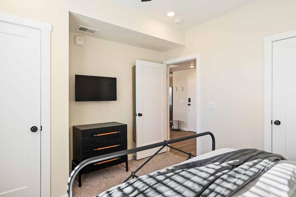 Drop It Like It's Hot 2 Bedroom Condo