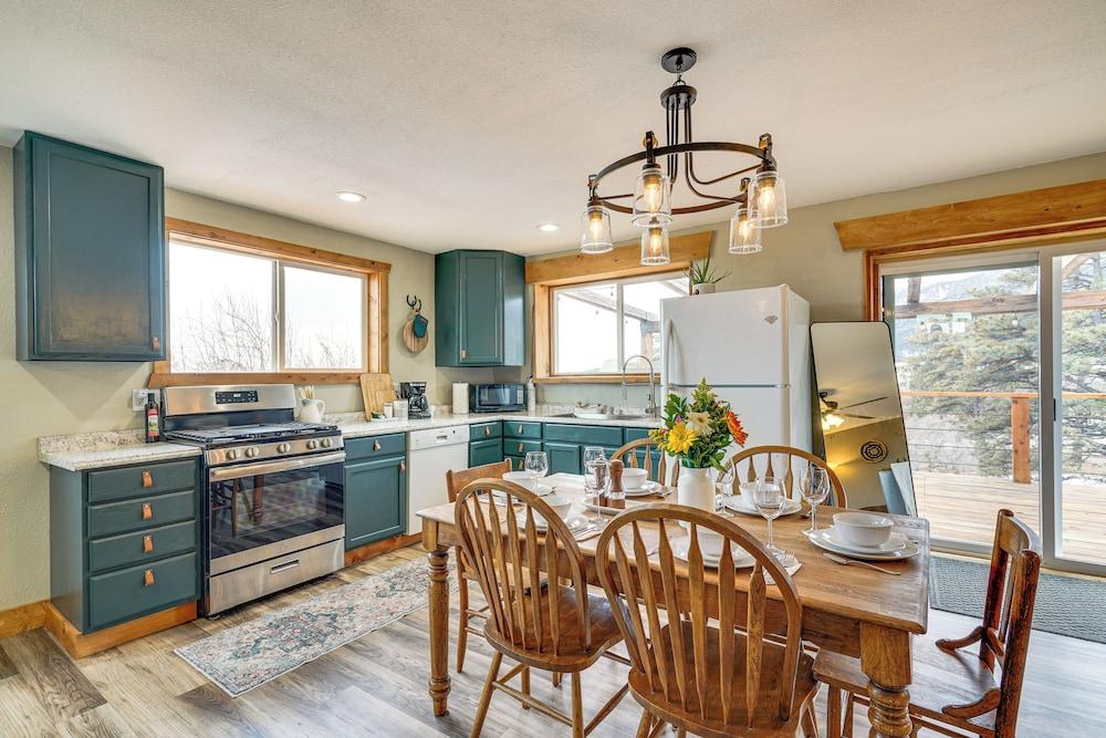Idyllic Rye Cabin: Deck w/ Mountain Views!