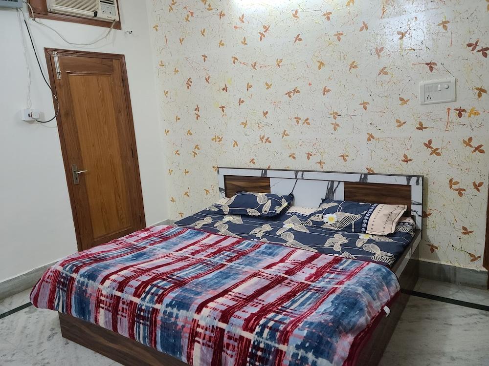 Roomshala 153 Hotel Krishnashrya