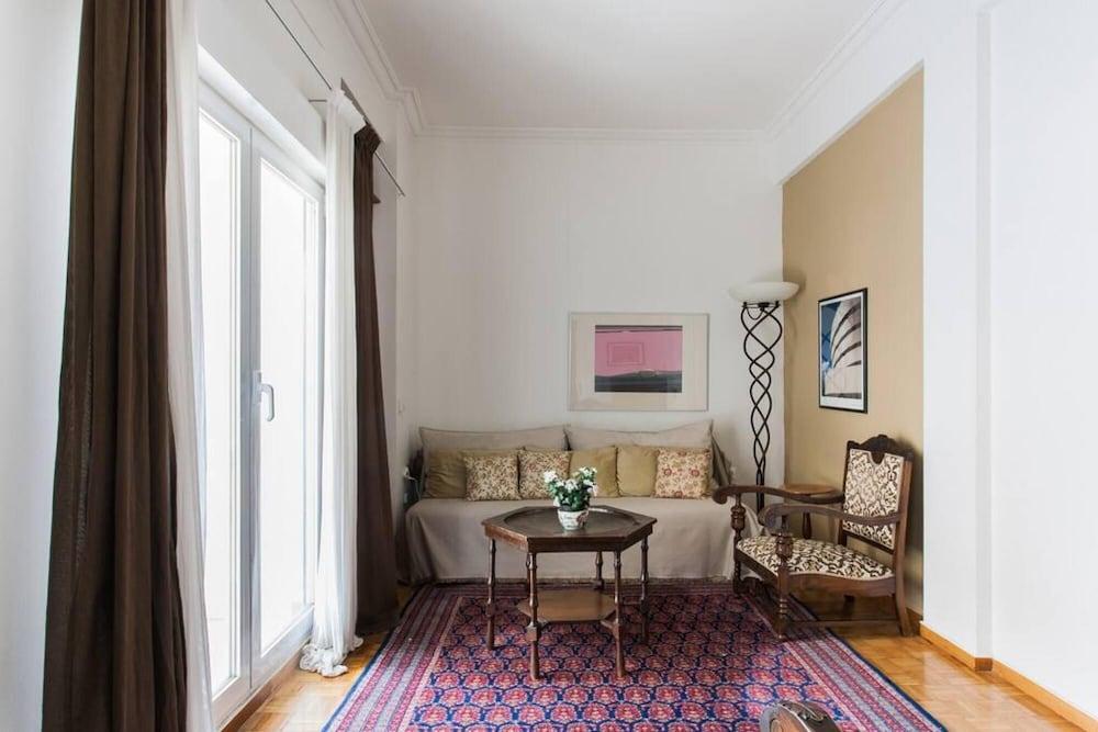 100m2 of Classical Beauty Comfort Near Syntagma
