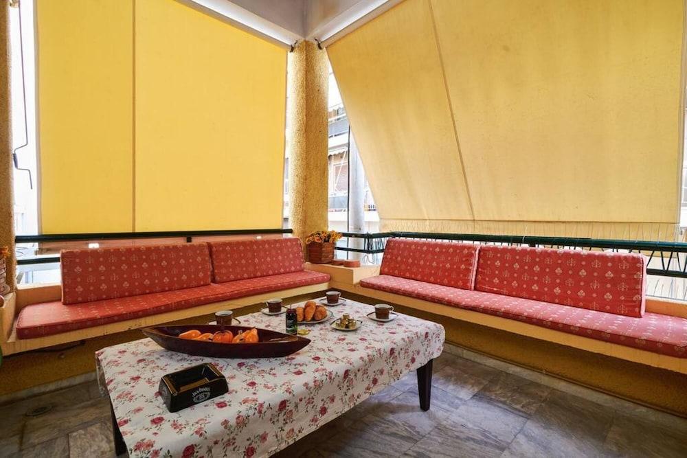 Spacious Central Apartment w h Free Parking Spaces