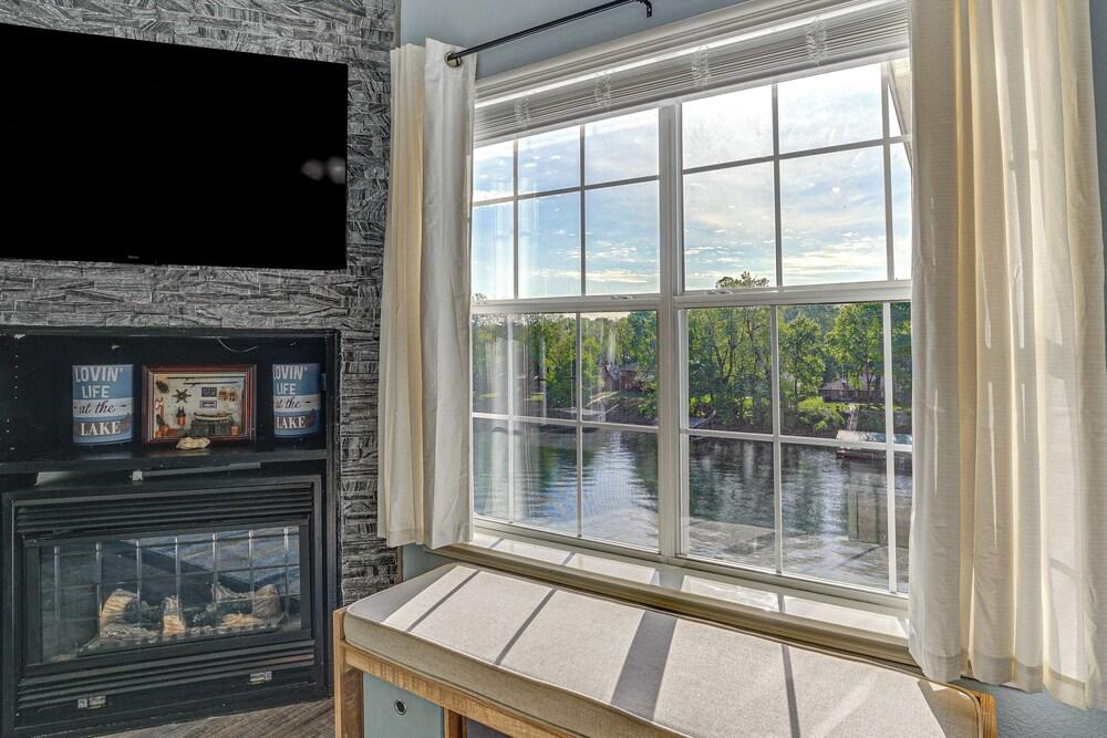 Updated Branson Condo w/ Lake Taneycomo Views!