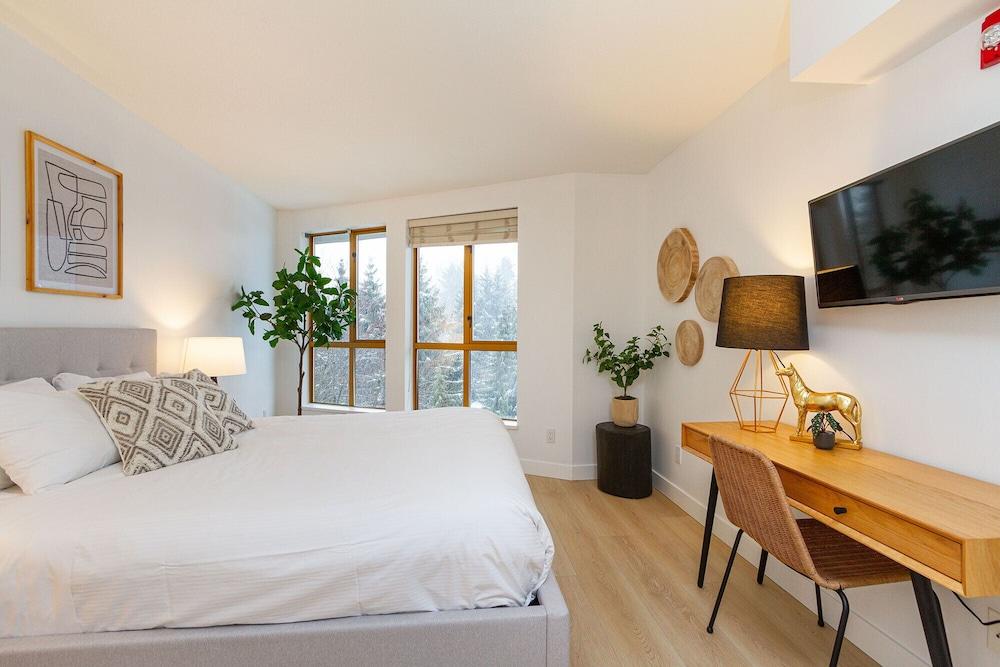 Private Residences at the Cascade Lodge