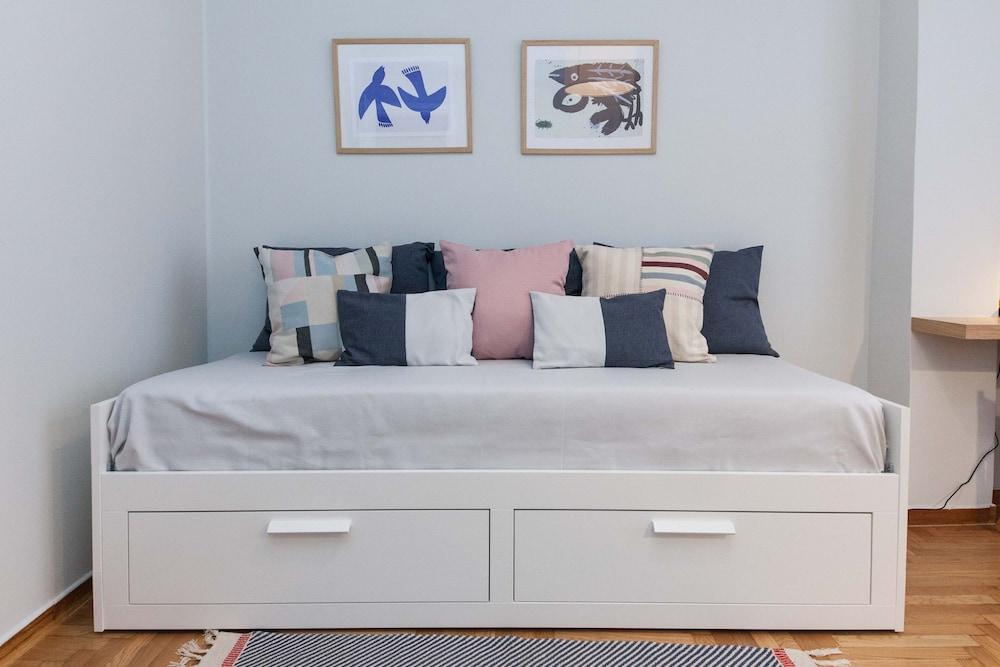 Pagrati Urban Oasis Getaway 2Bd Apt