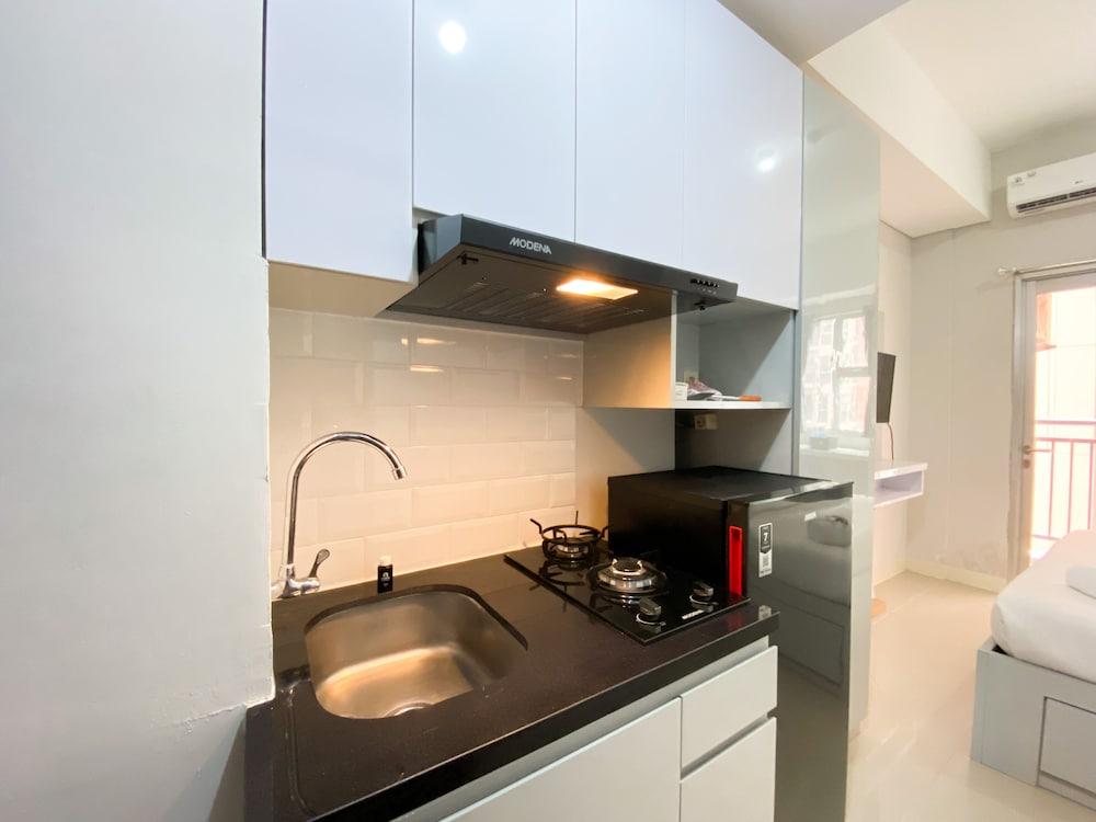 Nice And Cozy Studio At Transpark Juanda Bekasi Timur Apartment