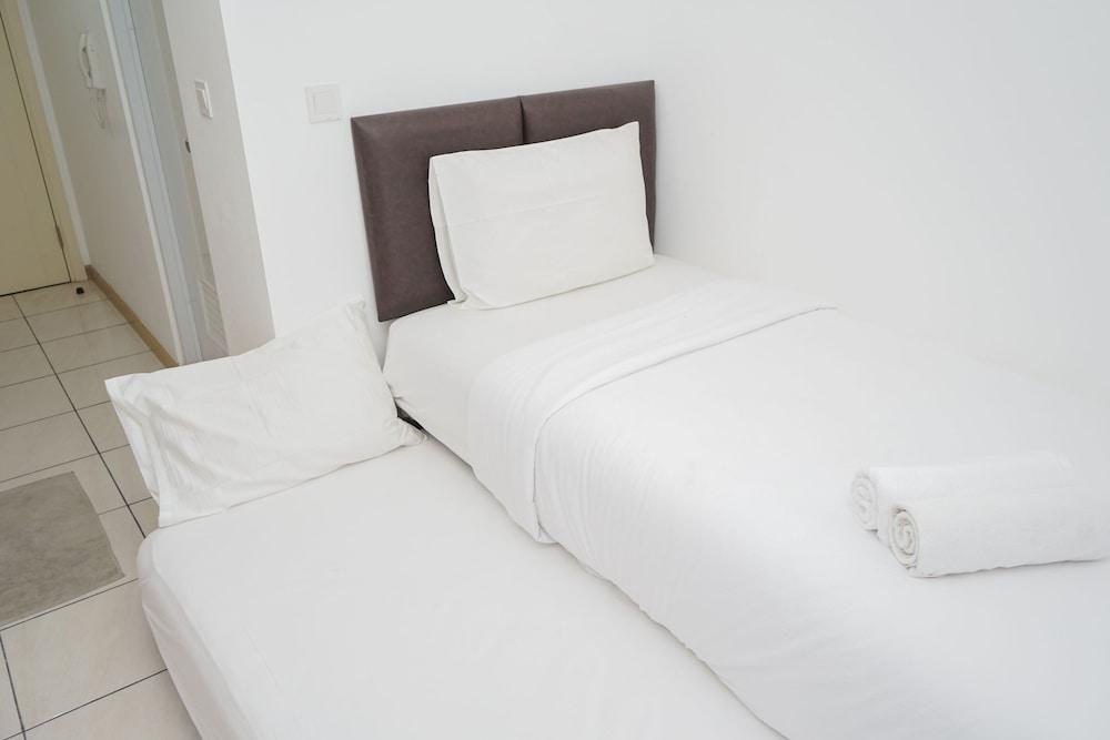 Pleasant And Homey Studio Apartment At M-Town Residence