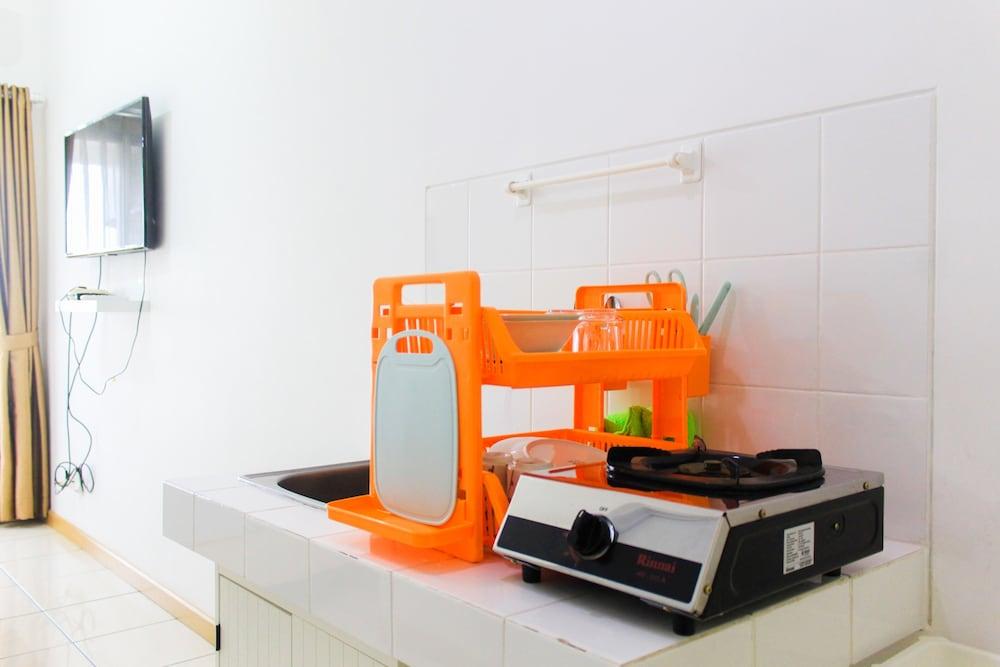 Comfortable And Classic Studio Apartment At M-Town Residence