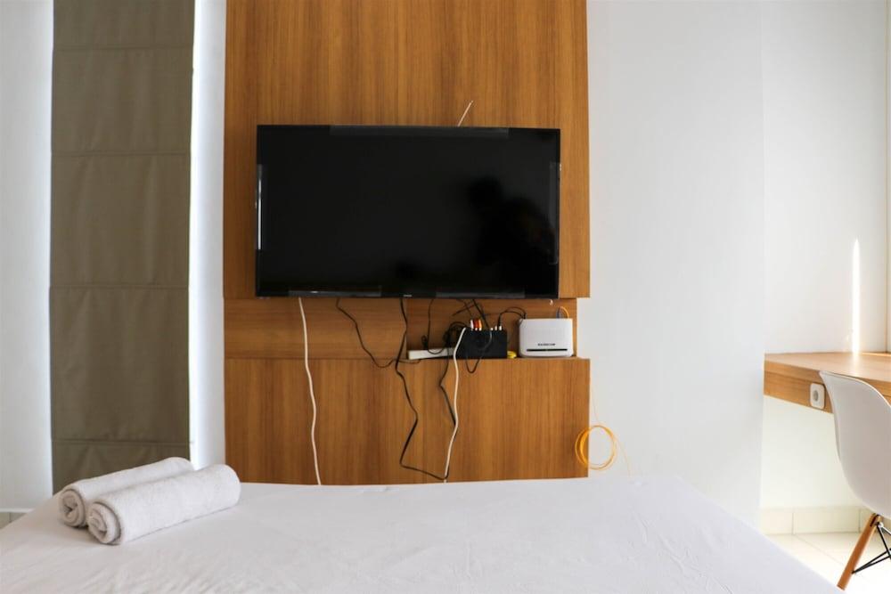 Minimalist And Cozy 1Br Patraland Urbano Apartment