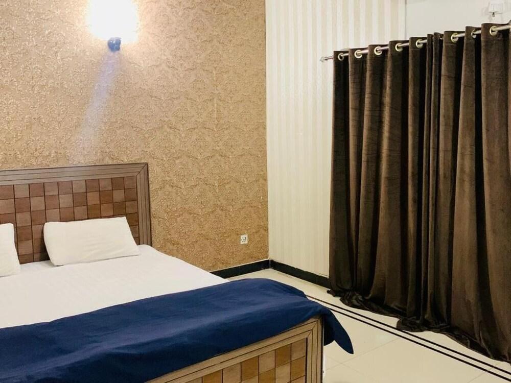 Moon Light Guest House