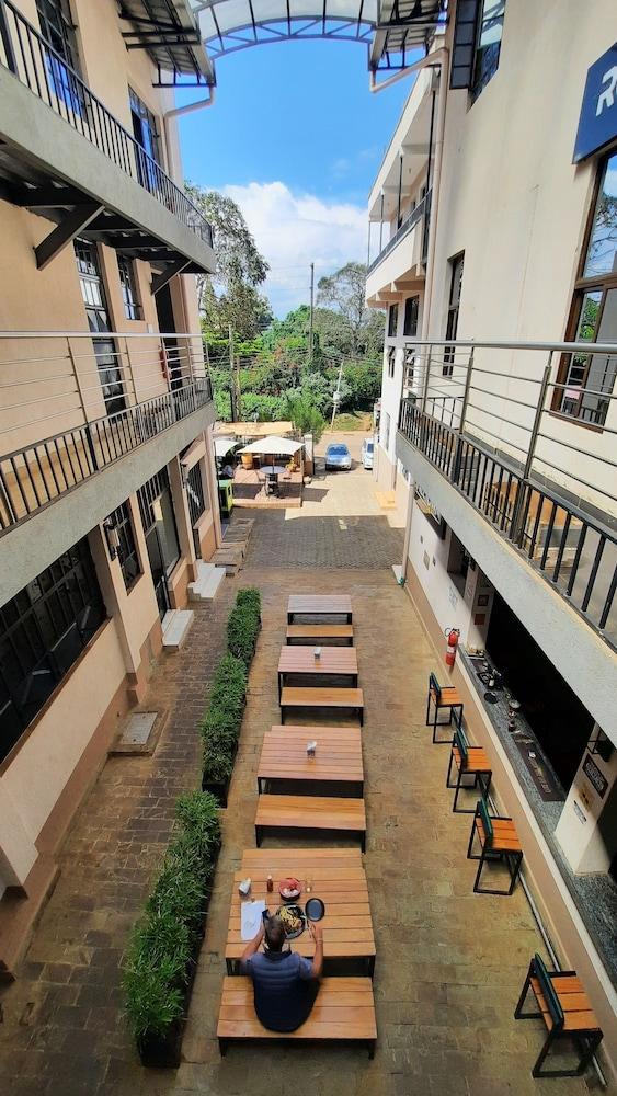 TripleTwo Loresho Inn