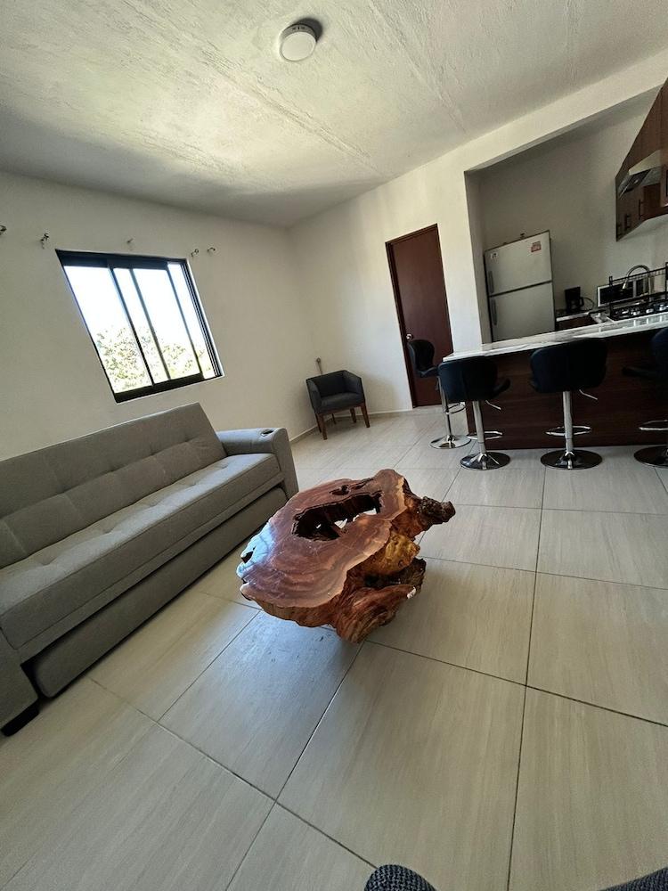 Comfortable Colonia Americana Apartment, on one of the Main Avenues