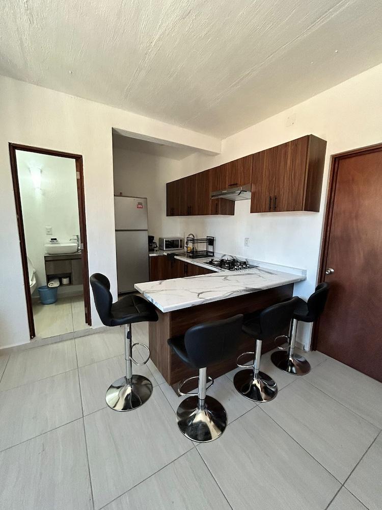 Comfortable Colonia Americana Apartment, on one of the Main Avenues