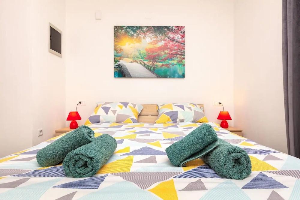 Berto - With Pool - H