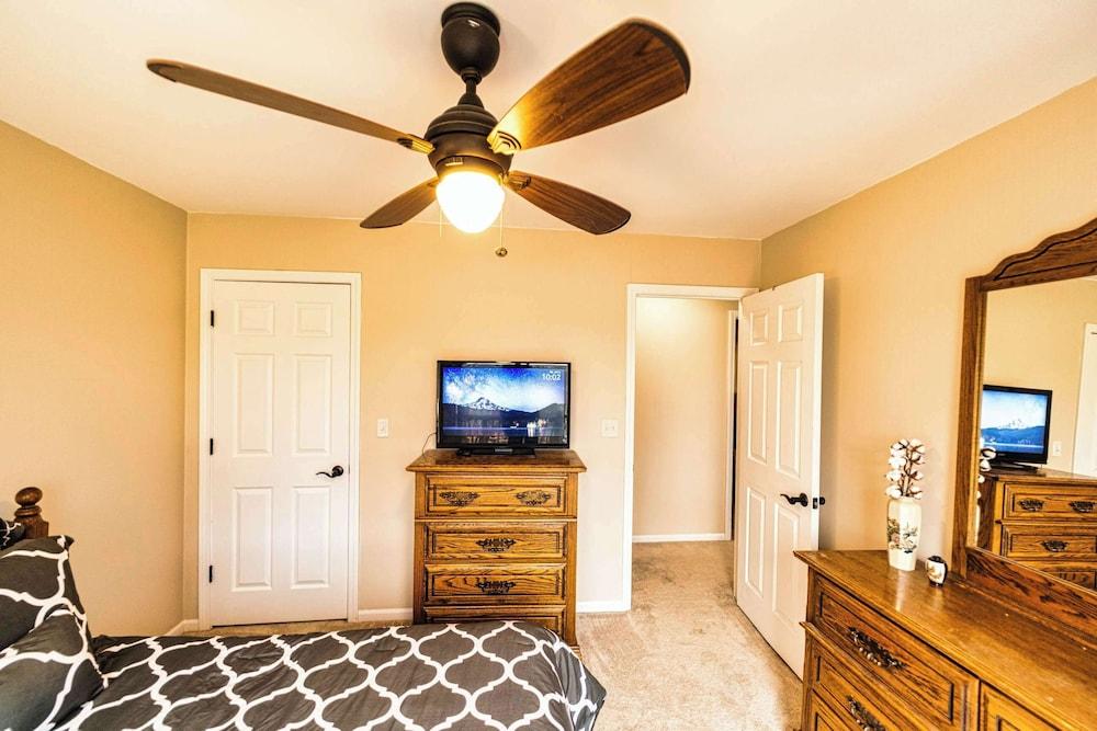 Osage Beach Getaway Lake Views Pet Friendly!