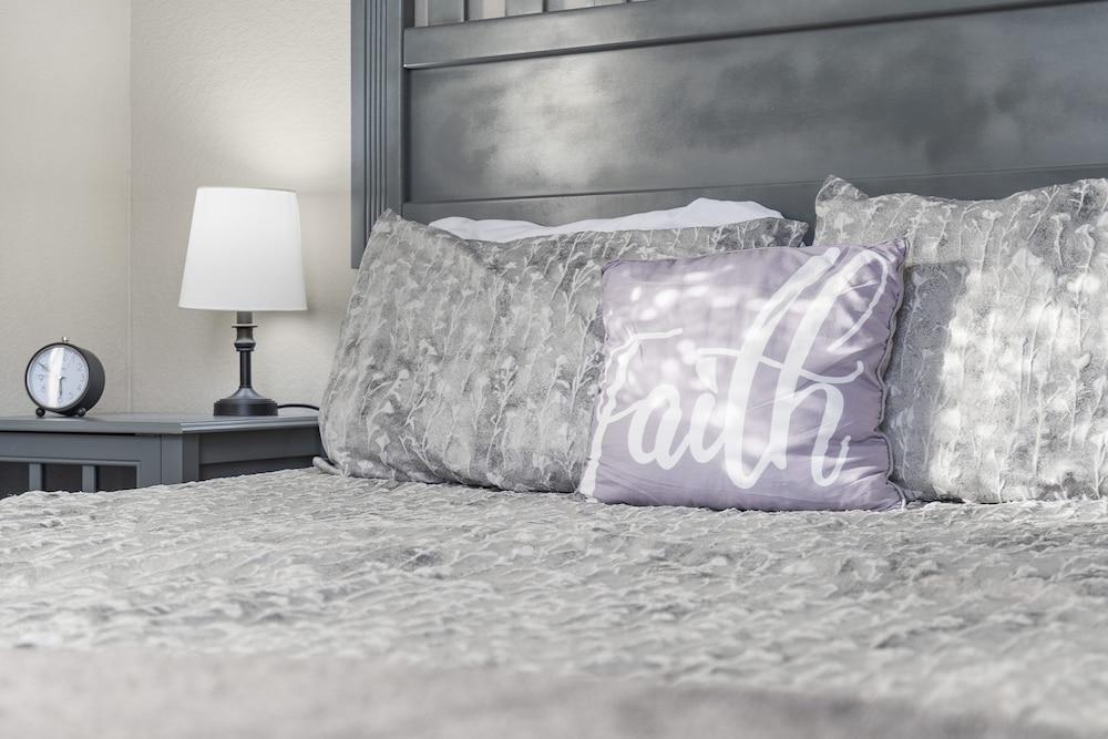 Adorable Fall Creek Condo - 10 Min to Table Rock!