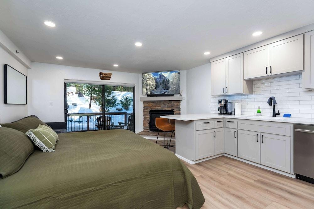 Elmer's Hideout - Fully Renovated Yosemite Escape!