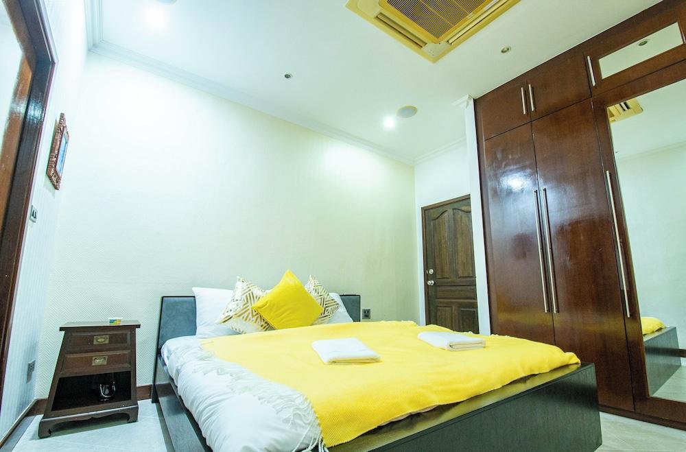 Seaside Villa 2 Pools beach at 50m