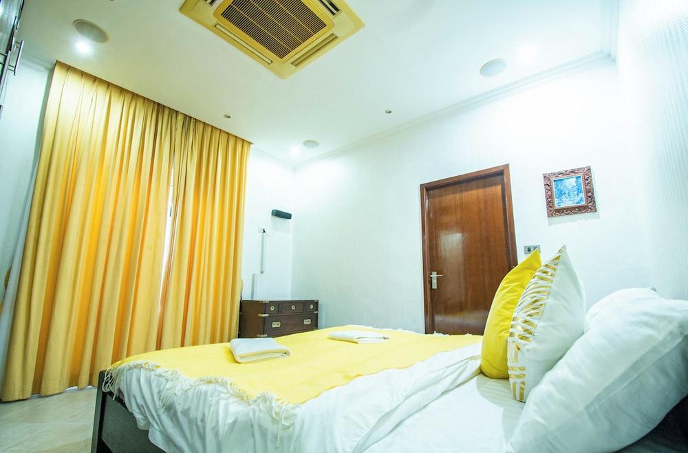 Seaside Villa 2 Pools beach at 50m