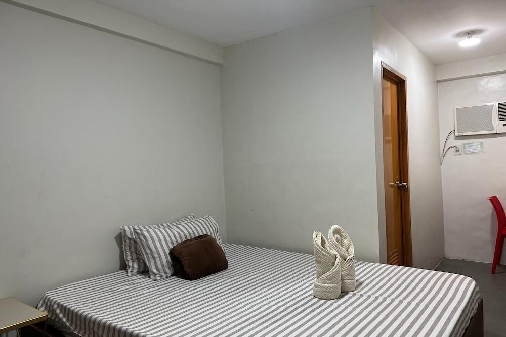 Happy Grey Hotel Vigan