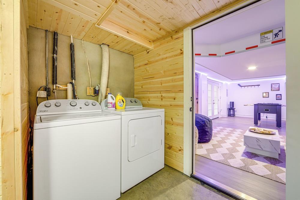 Hot Tub, Game Room & Fire Pit: Canton Log Cabin