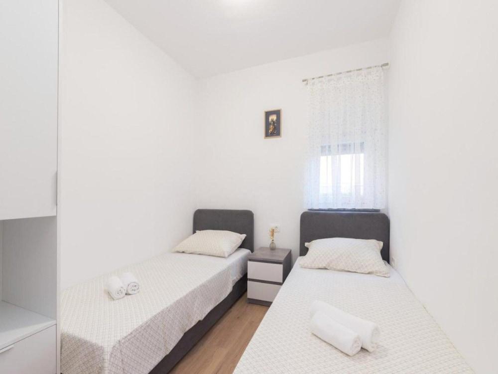 Mihael Holiday House