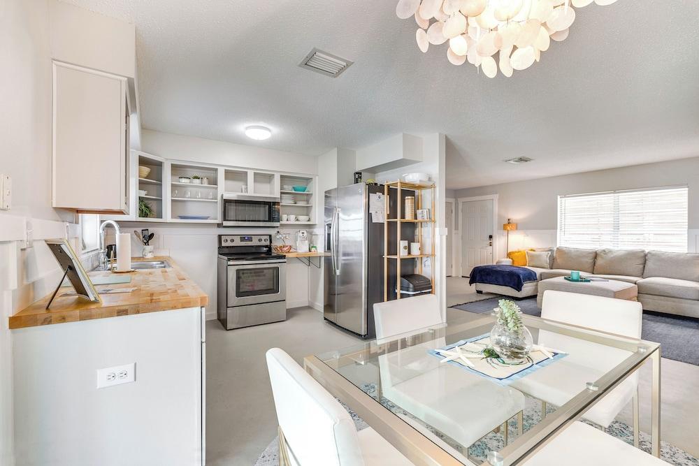 Crystal River Home: 2 Mi to Three Sisters Springs!