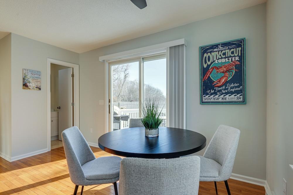 Niantic Duplex w/ Deck < 1 Mi to Beach + Boardwalk