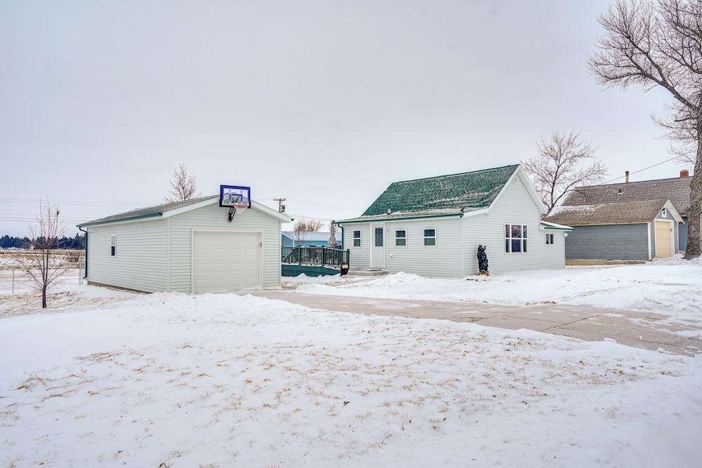 Deck + Fenced Yard: Quiet Mcclusky Retreat!